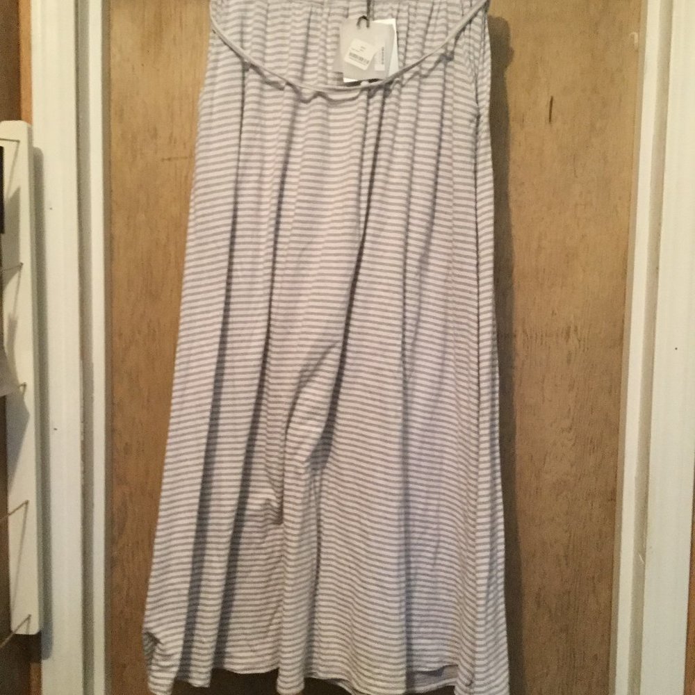 Angela Mara NWT long maxi skirt with pockets